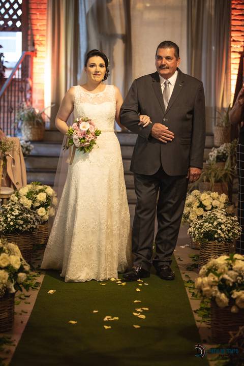 Grande Ville Buffet, Grande Ville, buffet rustico, buffet na dom pedro II, casamento na casinha, casando rustico, vestido de noiva, vestido de noiva reto, noivo de azul, decoração branca, casando de dia, casando de noite, rustico, suculentas de lembrança'