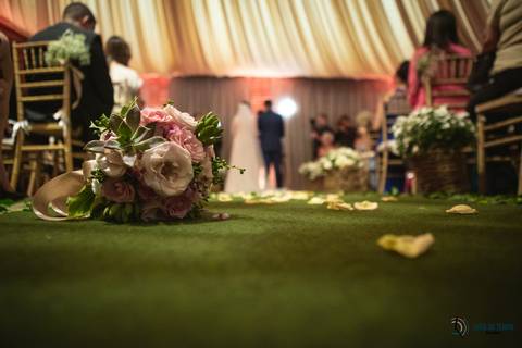 Grande Ville Buffet, Grande Ville, buffet rustico, buffet na dom pedro II, casamento na casinha, casando rustico, vestido de noiva, vestido de noiva reto, noivo de azul, decoração branca, casando de dia, casando de noite, rustico, suculentas de lembrança'