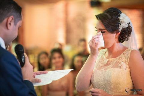 Grande Ville Buffet, Grande Ville, buffet rustico, buffet na dom pedro II, casamento na casinha, casando rustico, vestido de noiva, vestido de noiva reto, noivo de azul, decoração branca, casando de dia, casando de noite, rustico, suculentas de lembrança'