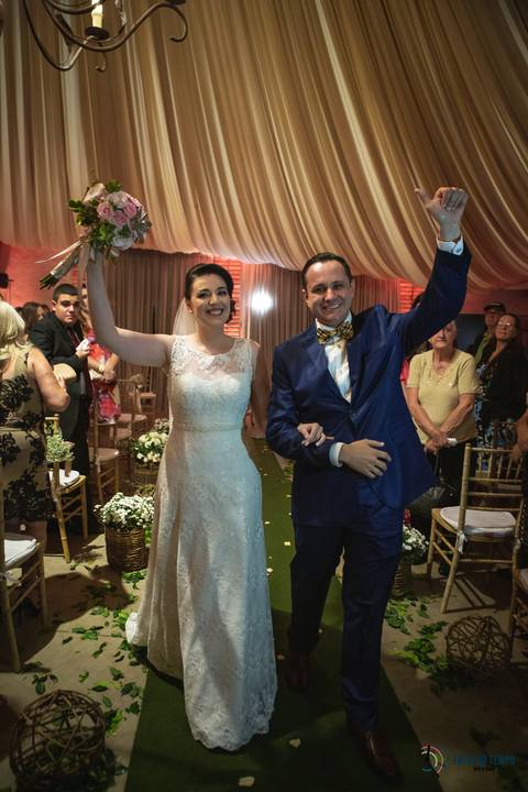 Grande Ville Buffet, Grande Ville, buffet rustico, buffet na dom pedro II, casamento na casinha, casando rustico, vestido de noiva, vestido de noiva reto, noivo de azul, decoração branca, casando de dia, casando de noite, rustico, suculentas de lembrança'