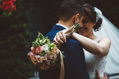 Grande Ville Buffet, Grande Ville, buffet rustico, buffet na dom pedro II, casamento na casinha, casando rustico, vestido de noiva, vestido de noiva reto, noivo de azul, decoração branca, casando de dia, casando de noite, rustico, suculentas de lembrança'