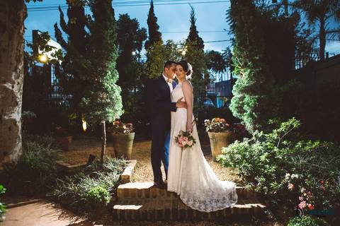 Grande Ville Buffet, Grande Ville, buffet rustico, buffet na dom pedro II, casamento na casinha, casando rustico, vestido de noiva, vestido de noiva reto, noivo de azul, decoração branca, casando de dia, casando de noite, rustico, suculentas de lembrança'