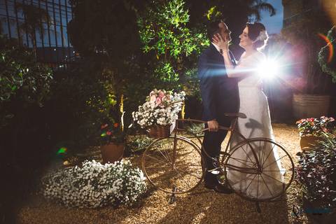 Grande Ville Buffet, Grande Ville, buffet rustico, buffet na dom pedro II, casamento na casinha, casando rustico, vestido de noiva, vestido de noiva reto, noivo de azul, decoração branca, casando de dia, casando de noite, rustico, suculentas de lembrança'