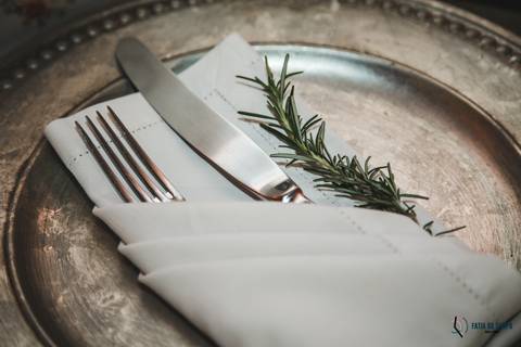 Grande Ville Buffet, Grande Ville, buffet rustico, buffet na dom pedro II, casamento na casinha, casando rustico, vestido de noiva, vestido de noiva reto, noivo de azul, decoração branca, casando de dia, casando de noite, rustico, suculentas de lembrança'