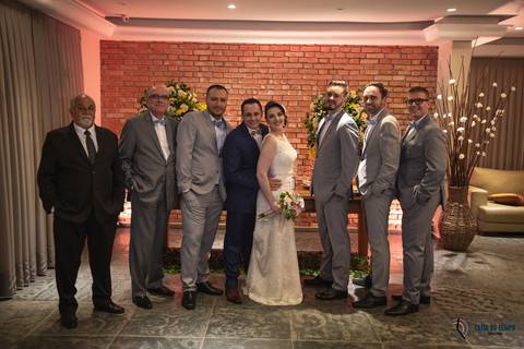 Grande Ville Buffet, Grande Ville, buffet rustico, buffet na dom pedro II, casamento na casinha, casando rustico, vestido de noiva, vestido de noiva reto, noivo de azul, decoração branca, casando de dia, casando de noite, rustico, suculentas de lembrança'