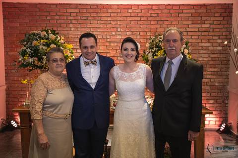 Grande Ville Buffet, Grande Ville, buffet rustico, buffet na dom pedro II, casamento na casinha, casando rustico, vestido de noiva, vestido de noiva reto, noivo de azul, decoração branca, casando de dia, casando de noite, rustico, suculentas de lembrança'