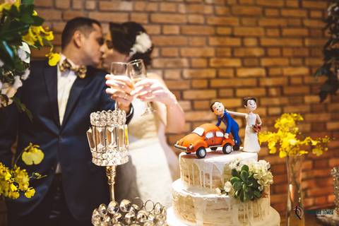 Grande Ville Buffet, Grande Ville, buffet rustico, buffet na dom pedro II, casamento na casinha, casando rustico, vestido de noiva, vestido de noiva reto, noivo de azul, decoração branca, casando de dia, casando de noite, rustico, suculentas de lembrança'