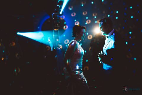 Grande Ville Buffet, Grande Ville, buffet rustico, buffet na dom pedro II, casamento na casinha, casando rustico, vestido de noiva, vestido de noiva reto, noivo de azul, decoração branca, casando de dia, casando de noite, rustico, suculentas de lembrança'