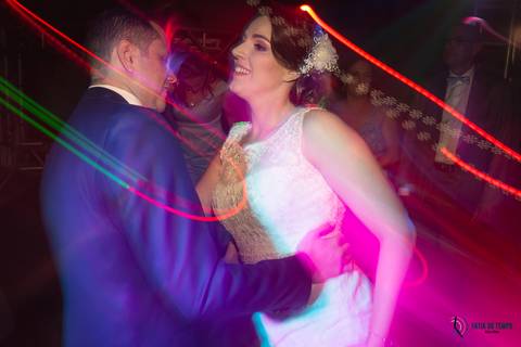 Grande Ville Buffet, Grande Ville, buffet rustico, buffet na dom pedro II, casamento na casinha, casando rustico, vestido de noiva, vestido de noiva reto, noivo de azul, decoração branca, casando de dia, casando de noite, rustico, suculentas de lembrança'