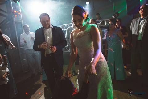 Grande Ville Buffet, Grande Ville, buffet rustico, buffet na dom pedro II, casamento na casinha, casando rustico, vestido de noiva, vestido de noiva reto, noivo de azul, decoração branca, casando de dia, casando de noite, rustico, suculentas de lembrança'