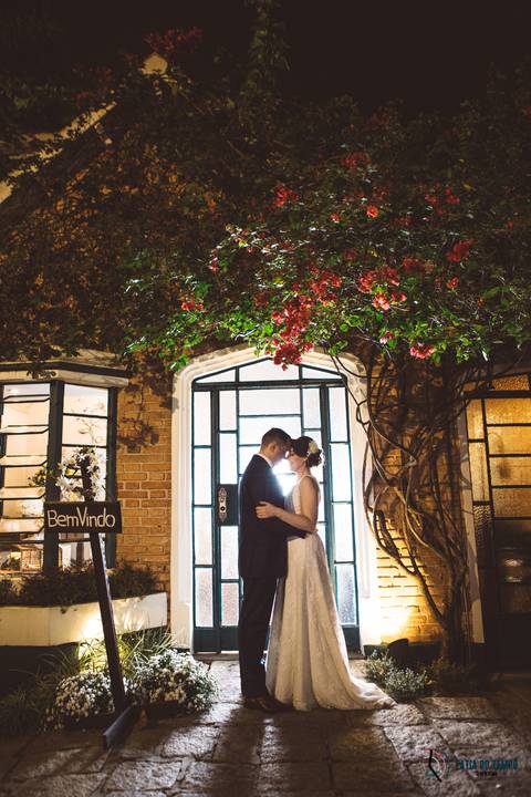 Grande Ville Buffet, Grande Ville, buffet rustico, buffet na dom pedro II, casamento na casinha, casando rustico, vestido de noiva, vestido de noiva reto, noivo de azul, decoração branca, casando de dia, casando de noite, rustico, suculentas de lembrança'