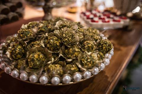 Grande Ville Buffet, buffet em santo andre, buffet rustico, casamento lgbt, casamento homoafetivo, casamento homossexual, noiva de branco, noivas, casamento entre mulheres, mulheres casando, toda forma de amor, decoração rustica, meninas casando'