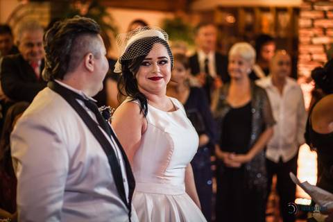 Grande Ville Buffet, buffet em santo andre, buffet rustico, casamento lgbt, casamento homoafetivo, casamento homossexual, noiva de branco, noivas, casamento entre mulheres, mulheres casando, toda forma de amor, decoração rustica, meninas casando'