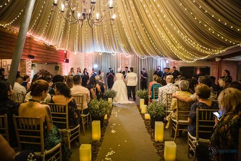 Grande Ville Buffet, buffet em santo andre, buffet rustico, casamento lgbt, casamento homoafetivo, casamento homossexual, noiva de branco, noivas, casamento entre mulheres, mulheres casando, toda forma de amor, decoração rustica, meninas casando'