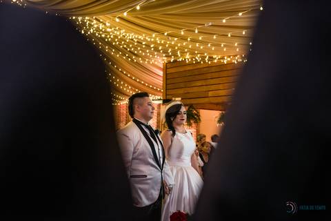 Grande Ville Buffet, buffet em santo andre, buffet rustico, casamento lgbt, casamento homoafetivo, casamento homossexual, noiva de branco, noivas, casamento entre mulheres, mulheres casando, toda forma de amor, decoração rustica, meninas casando'