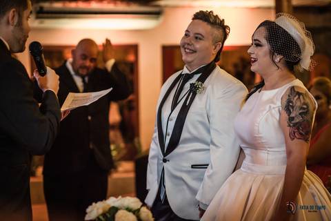 Grande Ville Buffet, buffet em santo andre, buffet rustico, casamento lgbt, casamento homoafetivo, casamento homossexual, noiva de branco, noivas, casamento entre mulheres, mulheres casando, toda forma de amor, decoração rustica, meninas casando'