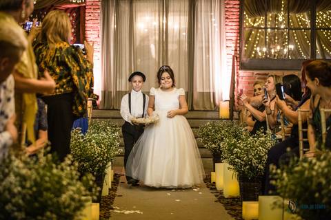 Grande Ville Buffet, buffet em santo andre, buffet rustico, casamento lgbt, casamento homoafetivo, casamento homossexual, noiva de branco, noivas, casamento entre mulheres, mulheres casando, toda forma de amor, decoração rustica, meninas casando'