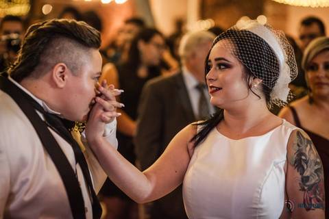 Grande Ville Buffet, buffet em santo andre, buffet rustico, casamento lgbt, casamento homoafetivo, casamento homossexual, noiva de branco, noivas, casamento entre mulheres, mulheres casando, toda forma de amor, decoração rustica, meninas casando'