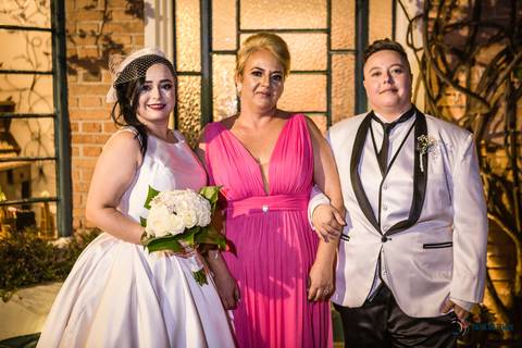Grande Ville Buffet, buffet em santo andre, buffet rustico, casamento lgbt, casamento homoafetivo, casamento homossexual, noiva de branco, noivas, casamento entre mulheres, mulheres casando, toda forma de amor, decoração rustica, meninas casando'