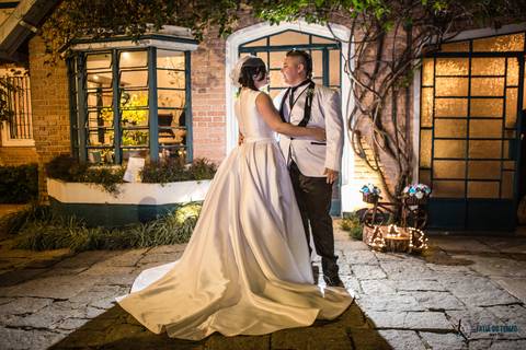 Grande Ville Buffet, buffet em santo andre, buffet rustico, casamento lgbt, casamento homoafetivo, casamento homossexual, noiva de branco, noivas, casamento entre mulheres, mulheres casando, toda forma de amor, decoração rustica, meninas casando'