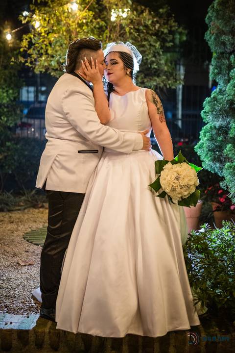 Grande Ville Buffet, buffet em santo andre, buffet rustico, casamento lgbt, casamento homoafetivo, casamento homossexual, noiva de branco, noivas, casamento entre mulheres, mulheres casando, toda forma de amor, decoração rustica, meninas casando'