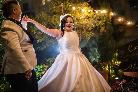 Grande Ville Buffet, buffet em santo andre, buffet rustico, casamento lgbt, casamento homoafetivo, casamento homossexual, noiva de branco, noivas, casamento entre mulheres, mulheres casando, toda forma de amor, decoração rustica, meninas casando'