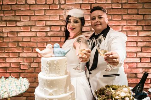 Grande Ville Buffet, buffet em santo andre, buffet rustico, casamento lgbt, casamento homoafetivo, casamento homossexual, noiva de branco, noivas, casamento entre mulheres, mulheres casando, toda forma de amor, decoração rustica, meninas casando'