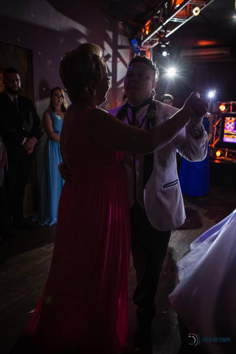 Grande Ville Buffet, buffet em santo andre, buffet rustico, casamento lgbt, casamento homoafetivo, casamento homossexual, noiva de branco, noivas, casamento entre mulheres, mulheres casando, toda forma de amor, decoração rustica, meninas casando'