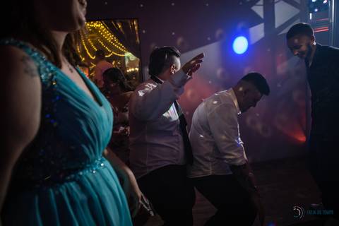 Grande Ville Buffet, buffet em santo andre, buffet rustico, casamento lgbt, casamento homoafetivo, casamento homossexual, noiva de branco, noivas, casamento entre mulheres, mulheres casando, toda forma de amor, decoração rustica, meninas casando'