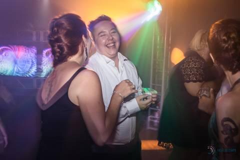 Grande Ville Buffet, buffet em santo andre, buffet rustico, casamento lgbt, casamento homoafetivo, casamento homossexual, noiva de branco, noivas, casamento entre mulheres, mulheres casando, toda forma de amor, decoração rustica, meninas casando'