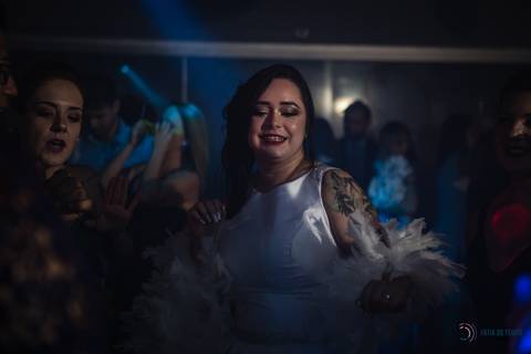 Grande Ville Buffet, buffet em santo andre, buffet rustico, casamento lgbt, casamento homoafetivo, casamento homossexual, noiva de branco, noivas, casamento entre mulheres, mulheres casando, toda forma de amor, decoração rustica, meninas casando'