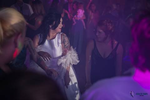 Grande Ville Buffet, buffet em santo andre, buffet rustico, casamento lgbt, casamento homoafetivo, casamento homossexual, noiva de branco, noivas, casamento entre mulheres, mulheres casando, toda forma de amor, decoração rustica, meninas casando'