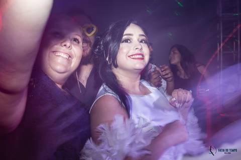 Grande Ville Buffet, buffet em santo andre, buffet rustico, casamento lgbt, casamento homoafetivo, casamento homossexual, noiva de branco, noivas, casamento entre mulheres, mulheres casando, toda forma de amor, decoração rustica, meninas casando'