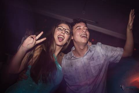 Grande Ville Buffet, buffet em santo andre, buffet rustico, casamento lgbt, casamento homoafetivo, casamento homossexual, noiva de branco, noivas, casamento entre mulheres, mulheres casando, toda forma de amor, decoração rustica, meninas casando'