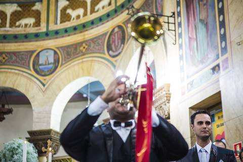 igreja matriz são caetano, igreja sagrada familia são caetano, casando na igreja, casamento na igraja, noiva classica, casamento classico, buffet tulipas, festa de casamento classico, vestido de noiva, buquet vermelho'