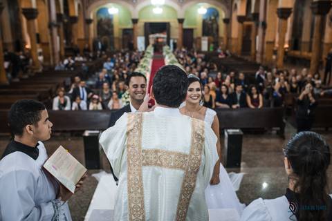 igreja matriz são caetano, igreja sagrada familia são caetano, casando na igreja, casamento na igraja, noiva classica, casamento classico, buffet tulipas, festa de casamento classico, vestido de noiva, buquet vermelho'