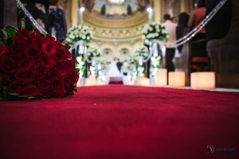 igreja matriz são caetano, igreja sagrada familia são caetano, casando na igreja, casamento na igraja, noiva classica, casamento classico, buffet tulipas, festa de casamento classico, vestido de noiva, buquet vermelho'