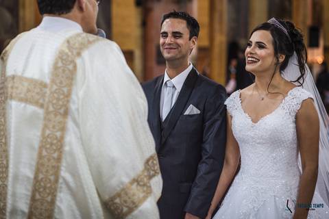igreja matriz são caetano, igreja sagrada familia são caetano, casando na igreja, casamento na igraja, noiva classica, casamento classico, buffet tulipas, festa de casamento classico, vestido de noiva, buquet vermelho'