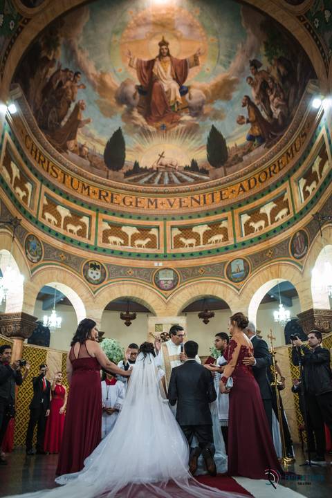 igreja matriz são caetano, igreja sagrada familia são caetano, casando na igreja, casamento na igraja, noiva classica, casamento classico, buffet tulipas, festa de casamento classico, vestido de noiva, buquet vermelho'