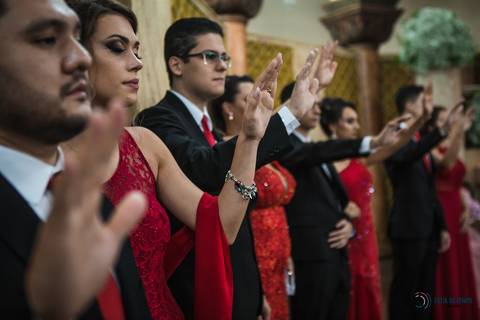 igreja matriz são caetano, igreja sagrada familia são caetano, casando na igreja, casamento na igraja, noiva classica, casamento classico, buffet tulipas, festa de casamento classico, vestido de noiva, buquet vermelho'