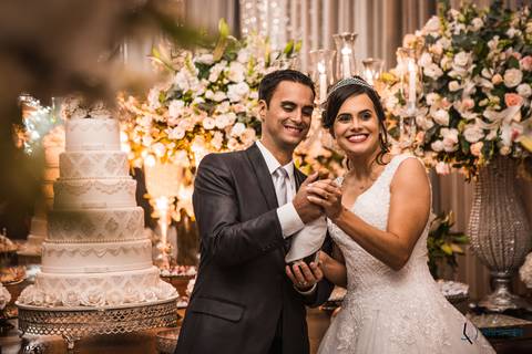 igreja matriz são caetano, igreja sagrada familia são caetano, casando na igreja, casamento na igraja, noiva classica, casamento classico, buffet tulipas, festa de casamento classico, vestido de noiva, buquet vermelho'