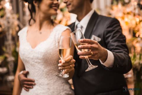 igreja matriz são caetano, igreja sagrada familia são caetano, casando na igreja, casamento na igraja, noiva classica, casamento classico, buffet tulipas, festa de casamento classico, vestido de noiva, buquet vermelho'