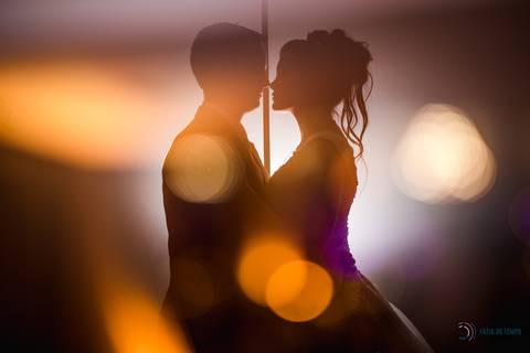 igreja matriz são caetano, igreja sagrada familia são caetano, casando na igreja, casamento na igraja, noiva classica, casamento classico, buffet tulipas, festa de casamento classico, vestido de noiva, buquet vermelho'