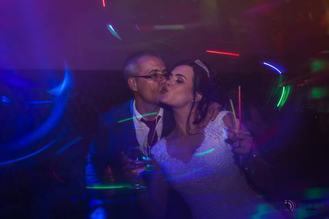 igreja matriz são caetano, igreja sagrada familia são caetano, casando na igreja, casamento na igraja, noiva classica, casamento classico, buffet tulipas, festa de casamento classico, vestido de noiva, buquet vermelho'