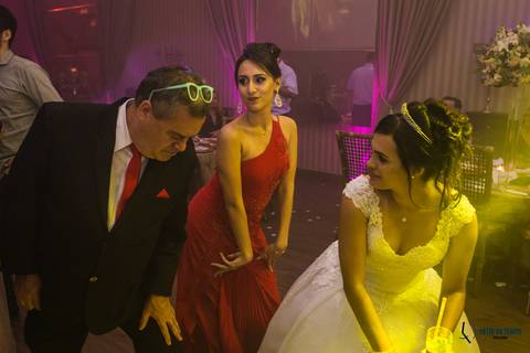 igreja matriz são caetano, igreja sagrada familia são caetano, casando na igreja, casamento na igraja, noiva classica, casamento classico, buffet tulipas, festa de casamento classico, vestido de noiva, buquet vermelho'