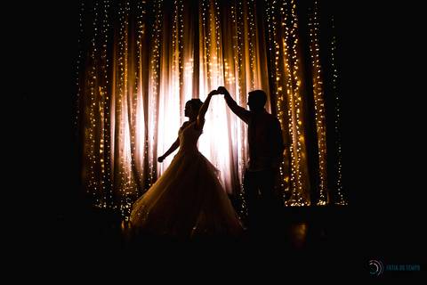 igreja matriz são caetano, igreja sagrada familia são caetano, casando na igreja, casamento na igraja, noiva classica, casamento classico, buffet tulipas, festa de casamento classico, vestido de noiva, buquet vermelho'