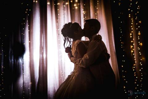 igreja matriz são caetano, igreja sagrada familia são caetano, casando na igreja, casamento na igraja, noiva classica, casamento classico, buffet tulipas, festa de casamento classico, vestido de noiva, buquet vermelho'