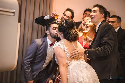 Grande Ville Buffet, Grande Ville, buffet de casamento rustico, buffet de casamento em santo andré, noiva oriental, noiva japonesa, cerimonia das velas, casamento rustico, noivo de gravata borboleta, buquê de noiva, mesa do bolo de casmento'