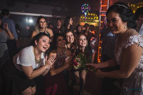 Grande Ville Buffet, Grande Ville, buffet de casamento rustico, buffet de casamento em santo andré, noiva oriental, noiva japonesa, cerimonia das velas, casamento rustico, noivo de gravata borboleta, buquê de noiva, mesa do bolo de casmento'