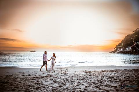 Nascer do sol, ensaio pré casamento na praia, praia do guarujá ensaio, ensaio no guarujá, ensaio pé na areia, casamento na praia, casando no por do sol, fotos no nascer do sol, pré casamento no guaruja, pre casamento pé na areaia'